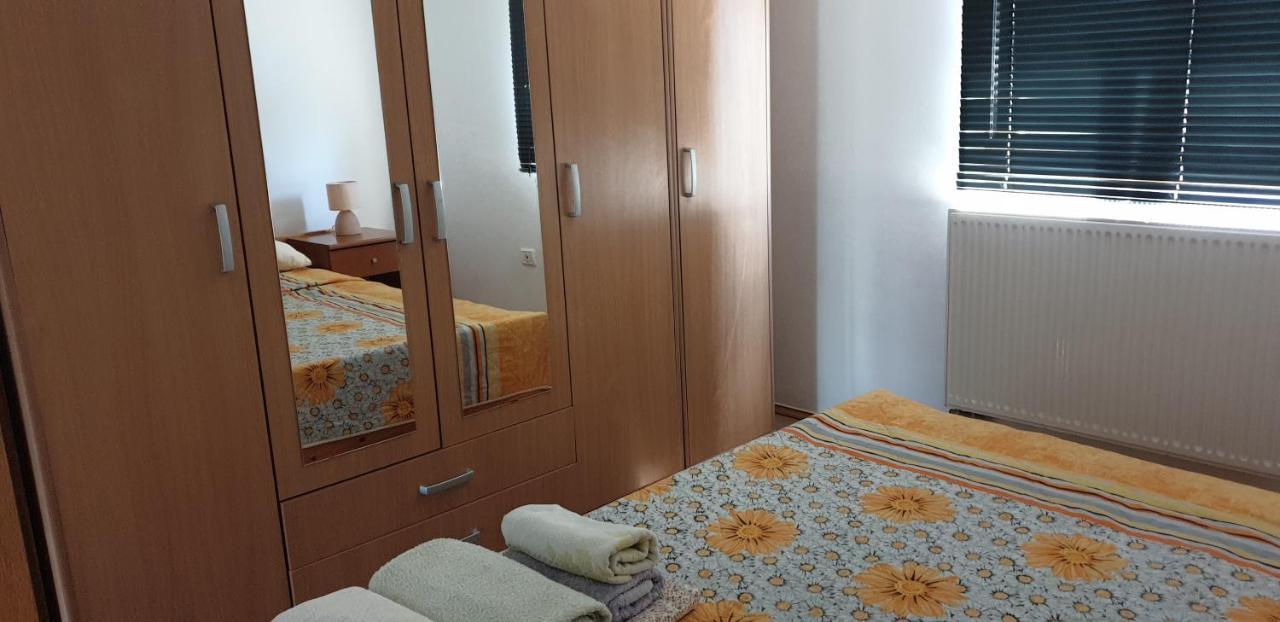 Ližnjan Apartments Nena 3* מראה חיצוני תמונה